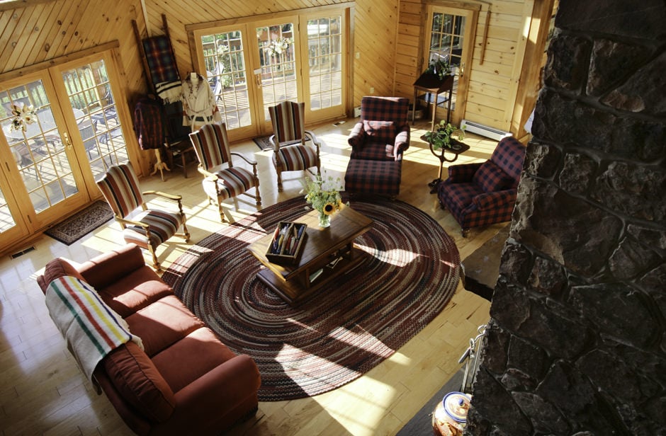 WOOLRICH LODGE INTERIOR LOOKING DOWN