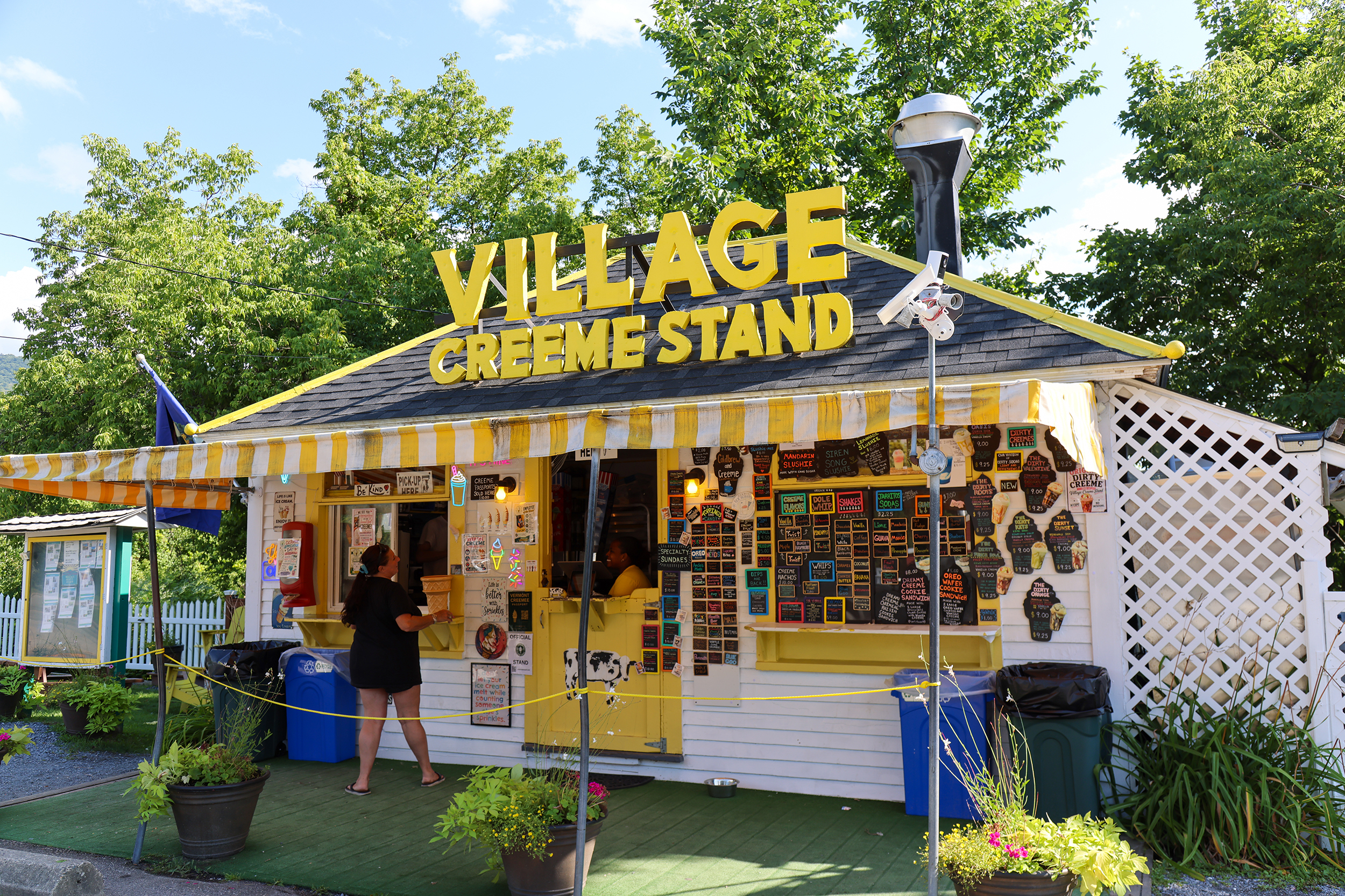 sm_BRISTOL VERMONT ICE CREAM STAND 4W1A5524